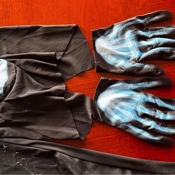 Skelton Costume - Picture 4 of 6